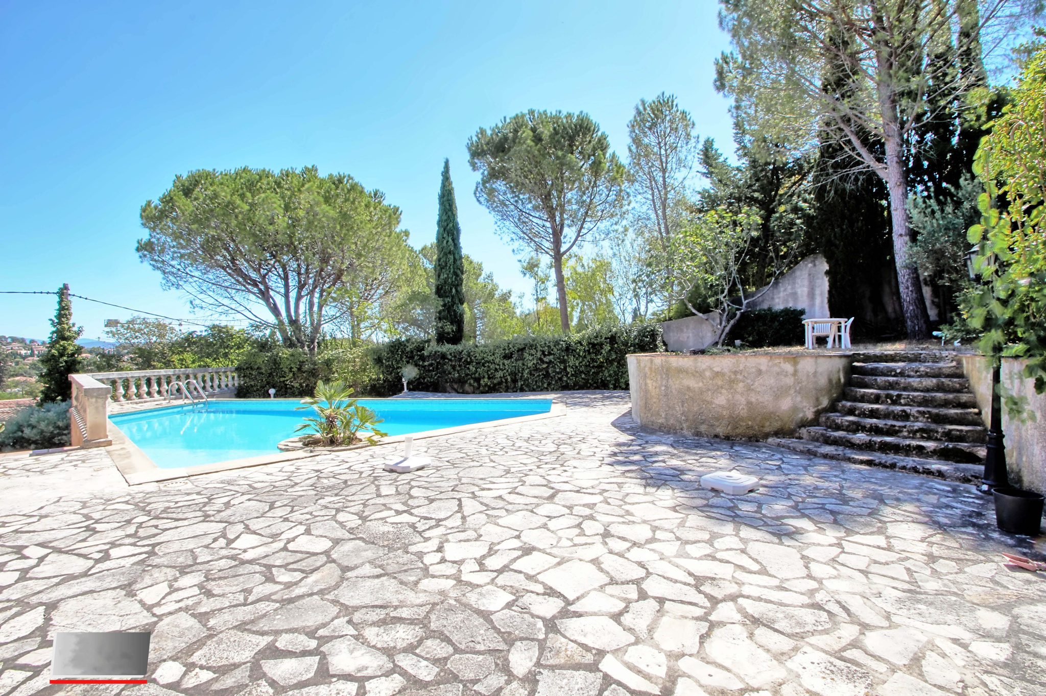 vente TOULON CAP BRUN VILLA T7 AVEC PISCINE ET GARAGE SUR TERRAIN DE