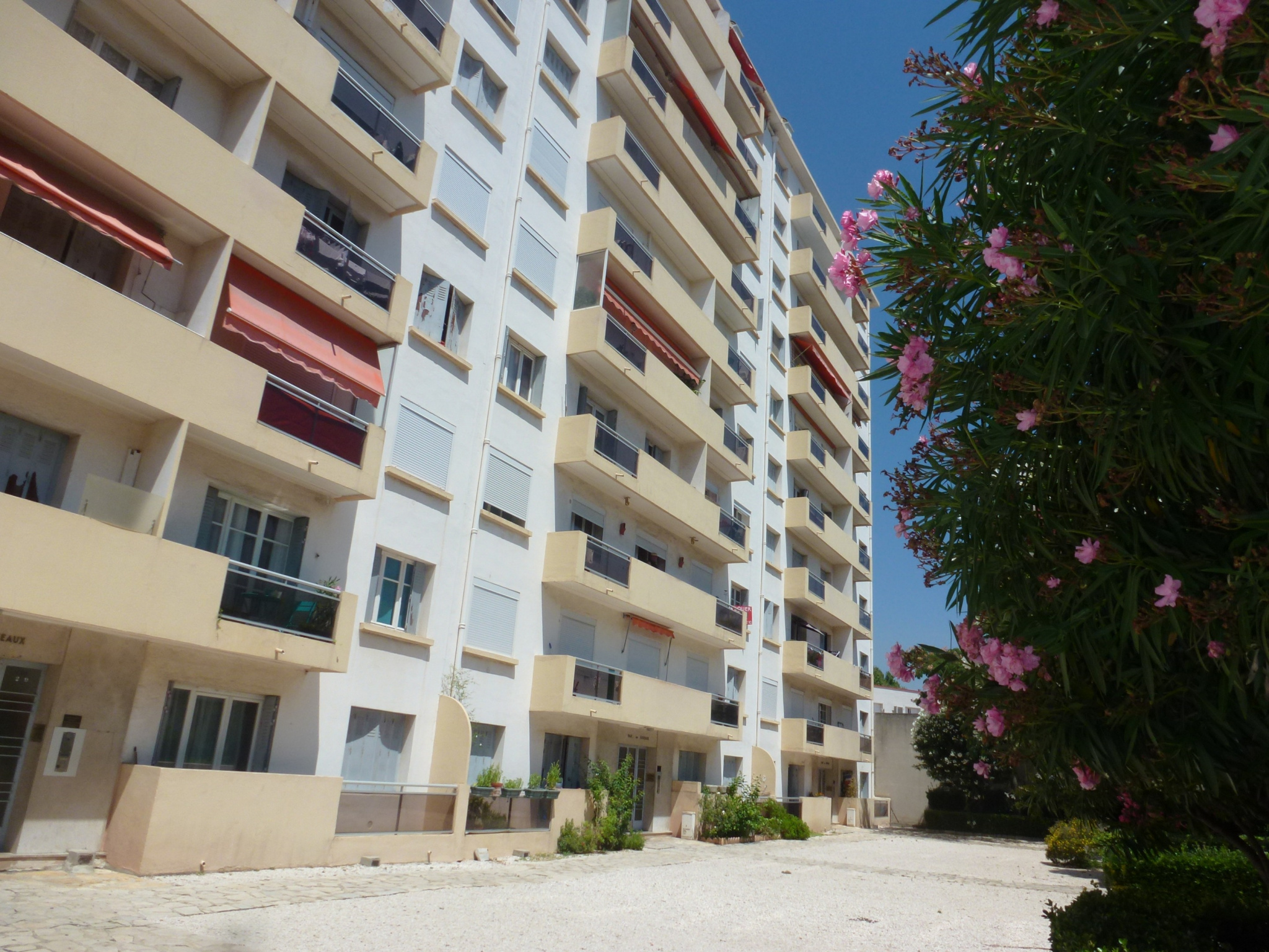 location A proximité du quartier de la Rode, appartement de type 2