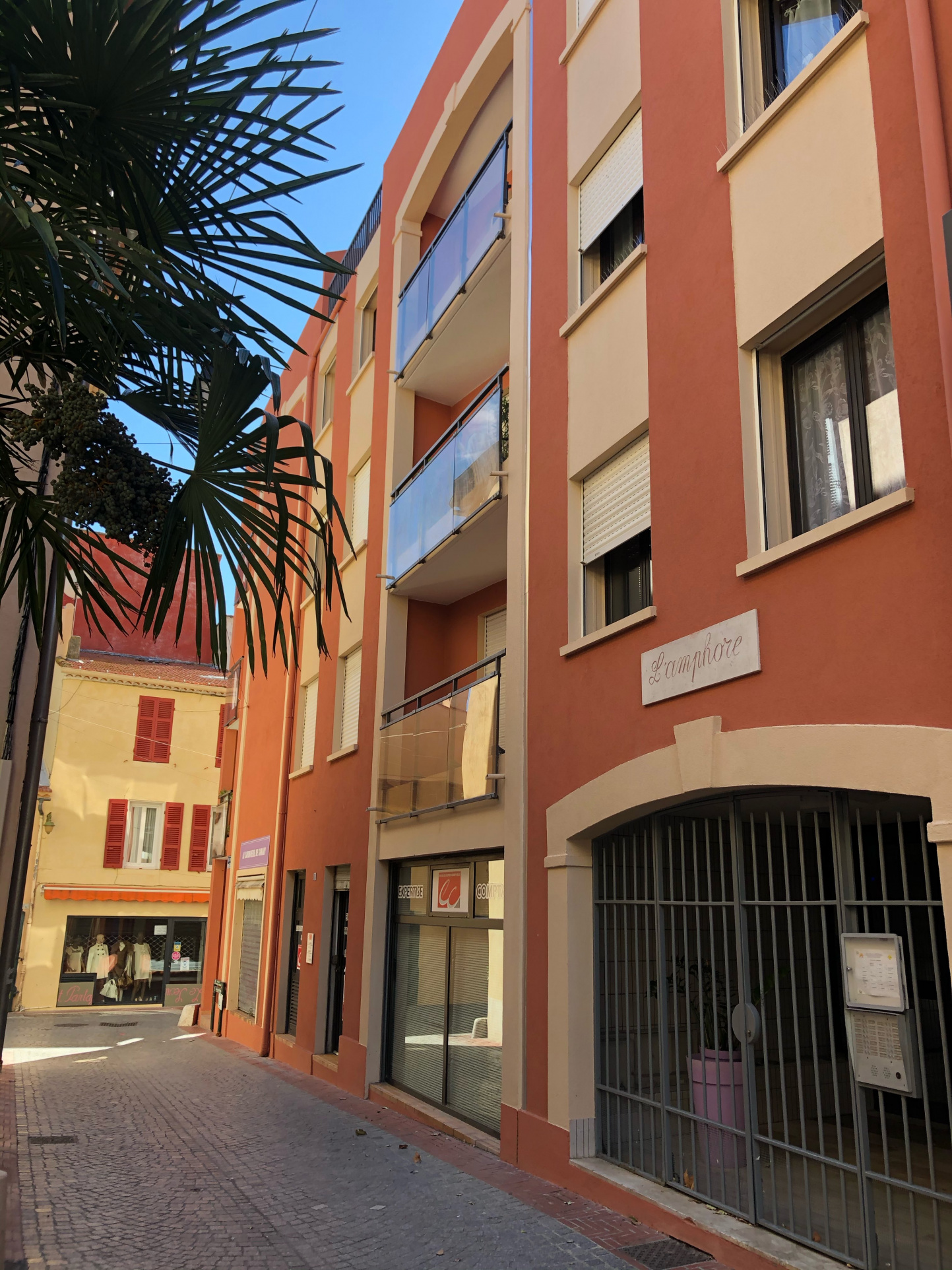 vente Sanary sur mer, en plein coeur du centre, beau T2 de 45m²